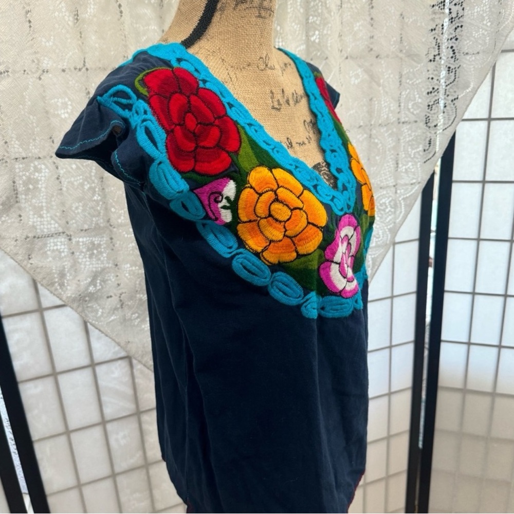 Women’s Huipil Mexican Embroidered Blouse Short Sleeve Top Blue Floral Size S - Picture 3 of 12